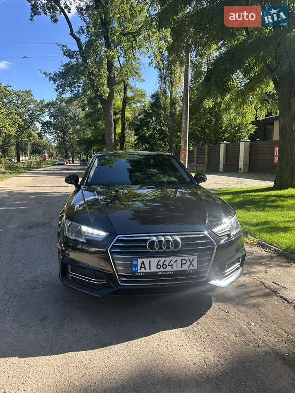 Седан Audi A4 2018 в Киеве