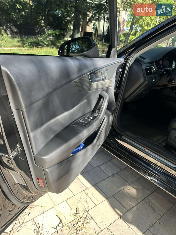 Седан Audi A4 2018 в Киеве