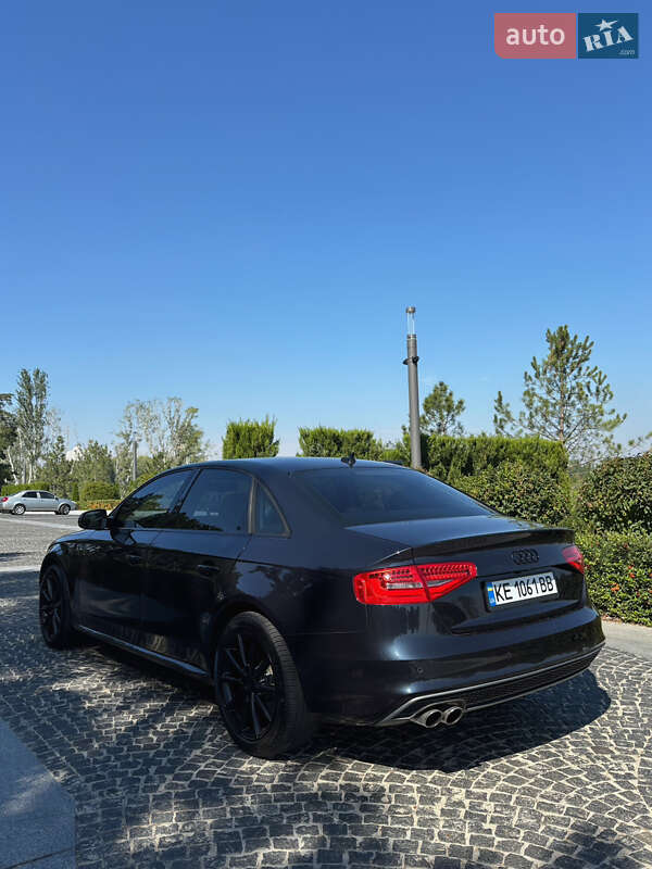 Седан Audi A4 2015 в Дніпрі