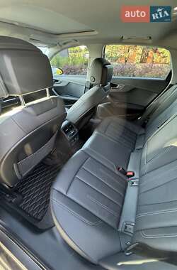 Седан Audi A4 2022 в 