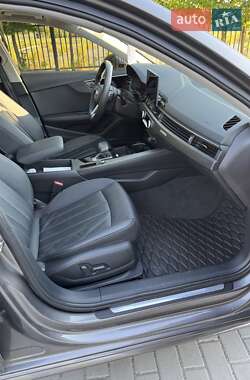 Седан Audi A4 2022 в 