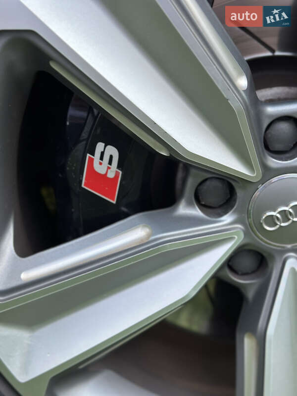 Универсал Audi A4 2016 в Киеве