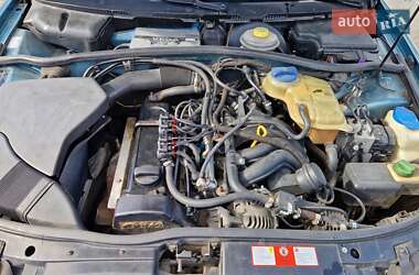 Седан Audi A4 1998 в 