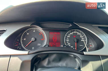 Седан Audi A4 2010 в Ромнах