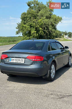 Седан Audi A4 2010 в Ромнах