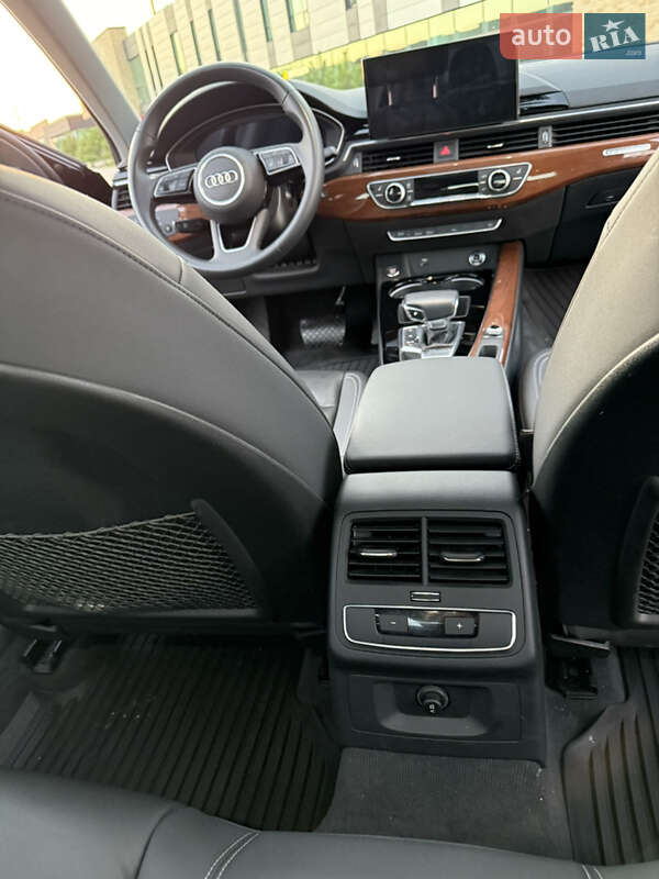 Седан Audi A4 2023 в Хмельницком