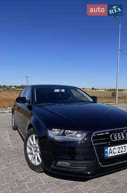 Седан Audi A4 2012 в 