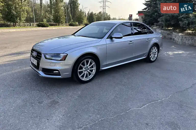 Седан Audi A4 2015 в Львові