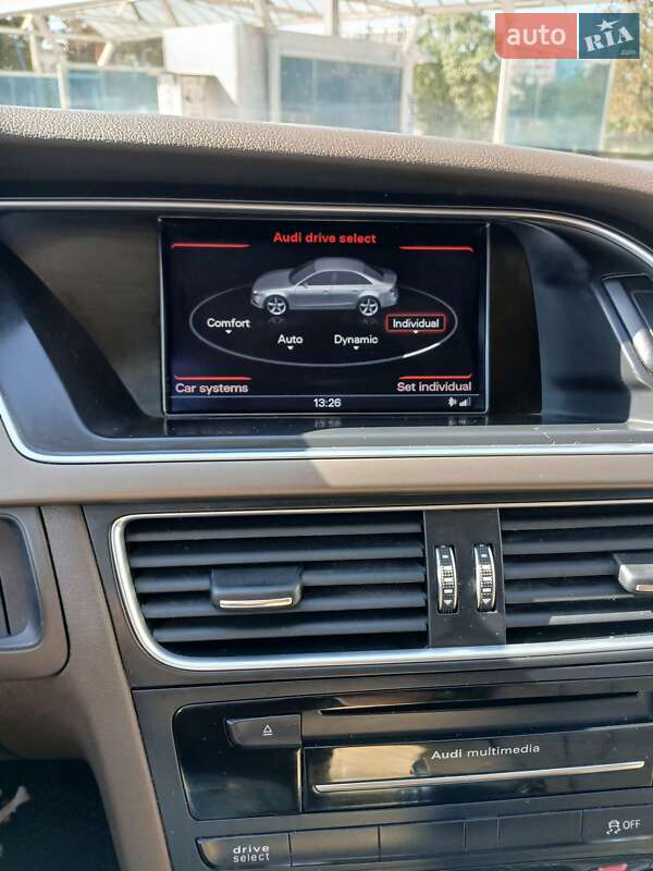 Седан Audi A4 2014 в Львове