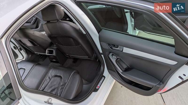 Седан Audi A4 2015 в Луцке