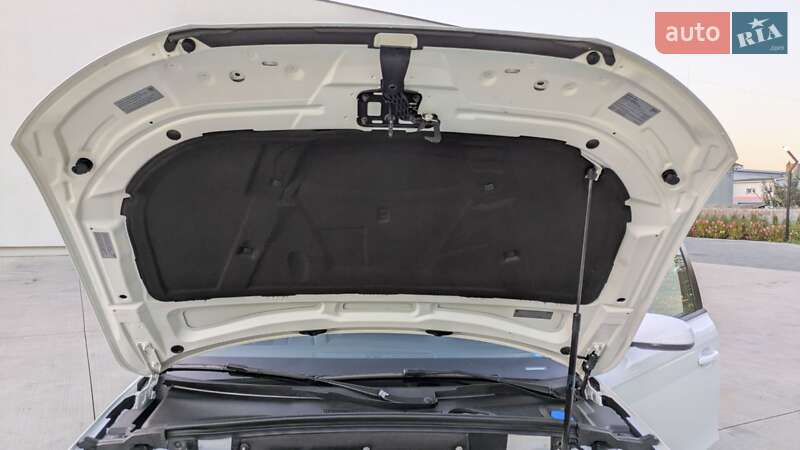 Седан Audi A4 2015 в Луцке