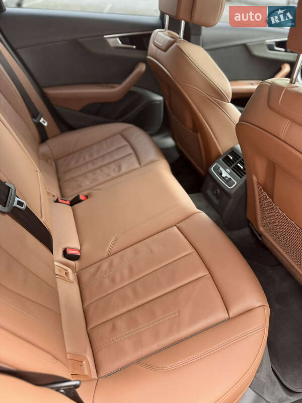 Седан Audi A4 2020 в Львове