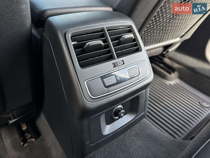 Седан Audi A4 2018 в Ивано-Франковске