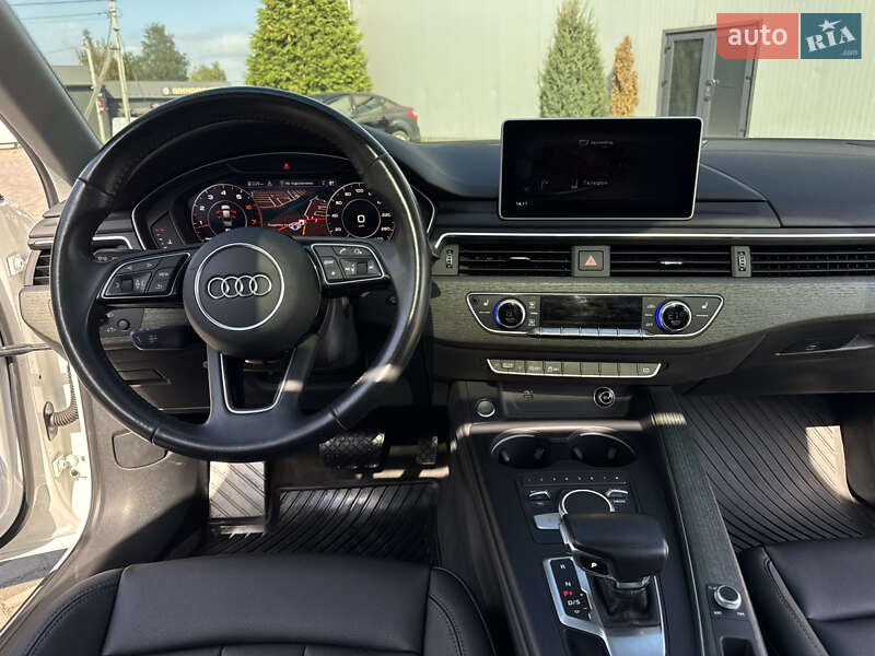 Седан Audi A4 2018 в Ивано-Франковске