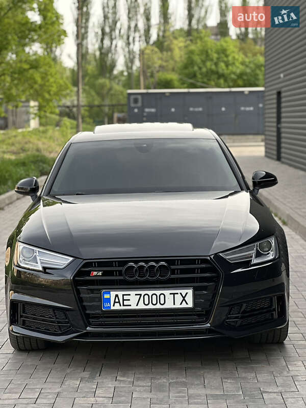 Седан Audi A4 2018 в Кривом Роге