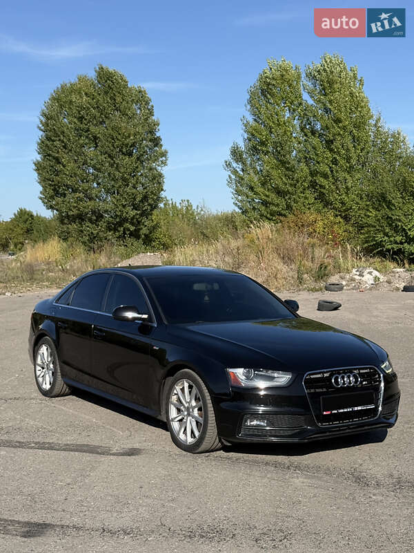 Седан Audi A4 2014 в 