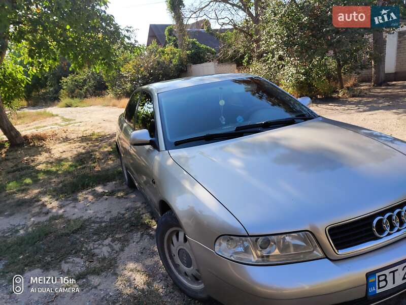 Седан Audi A4 2000 в 
