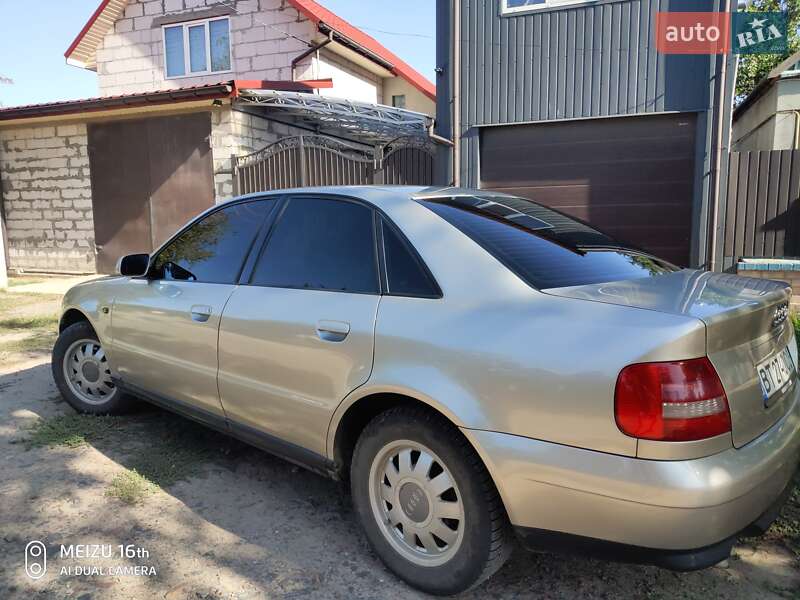 Седан Audi A4 2000 в Херсоне