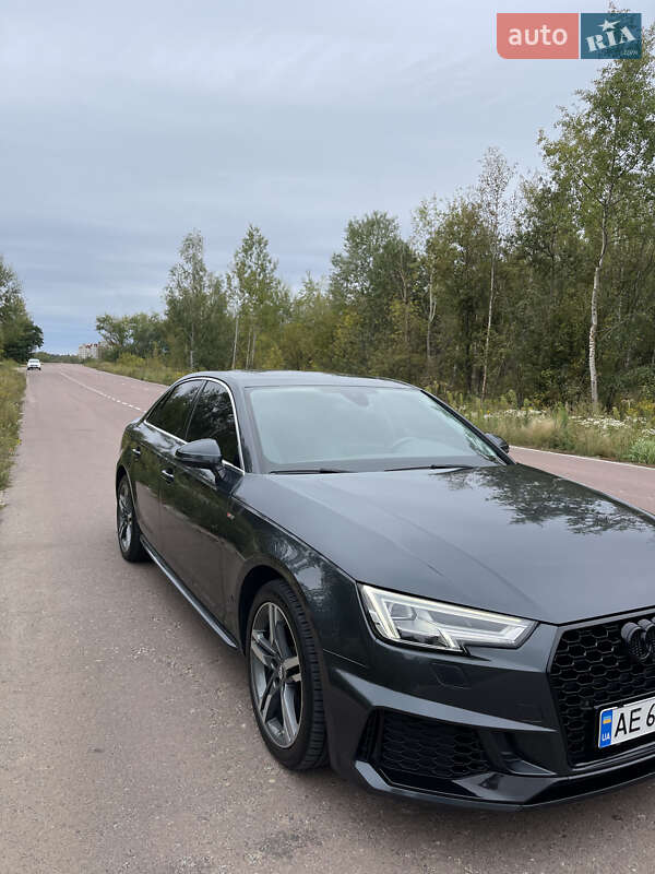 Седан Audi A4 2017 в Киеве