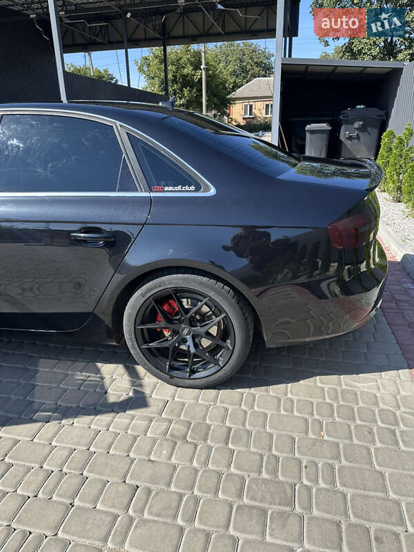 Седан Audi A4 2013 в Кропивницькому
