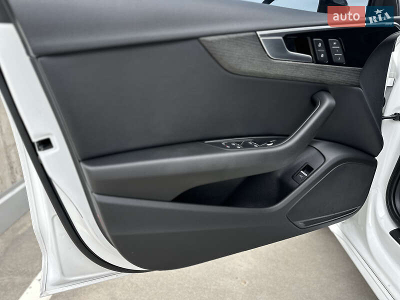 Седан Audi A4 2019 в Киеве