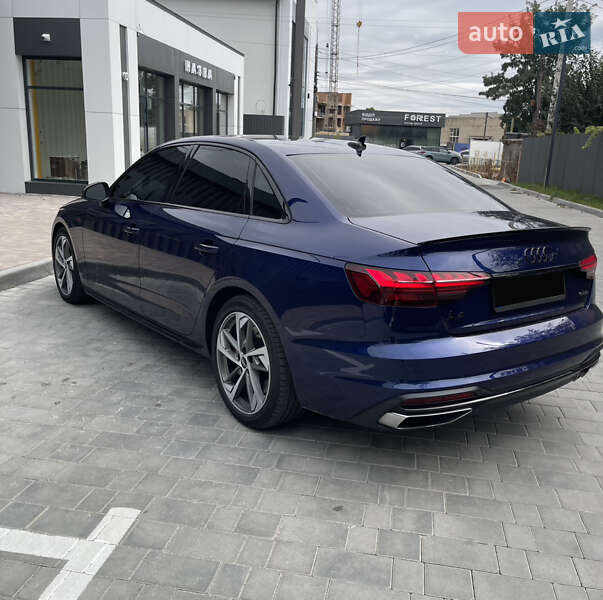 Седан Audi A4 2022 в Виннице