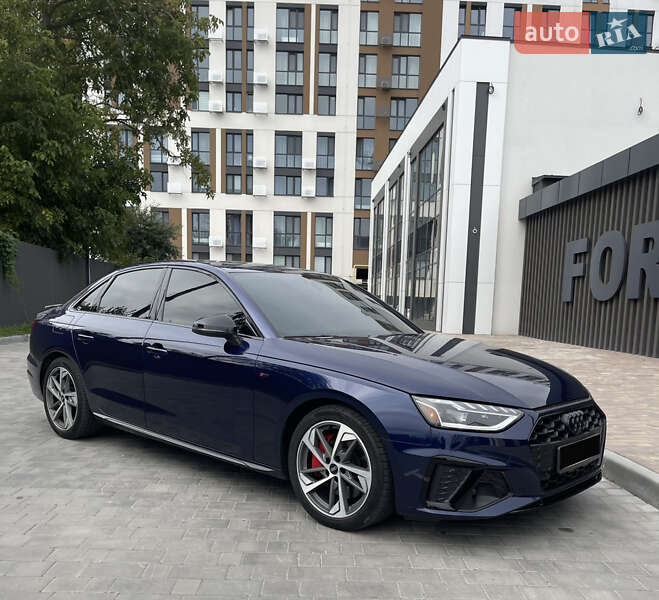 Седан Audi A4 2022 в Виннице