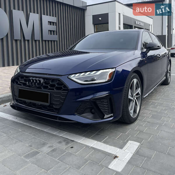 Седан Audi A4 2022 в Виннице