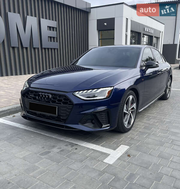 Седан Audi A4 2022 в Виннице