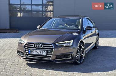 Седан Audi A4 2016 в 