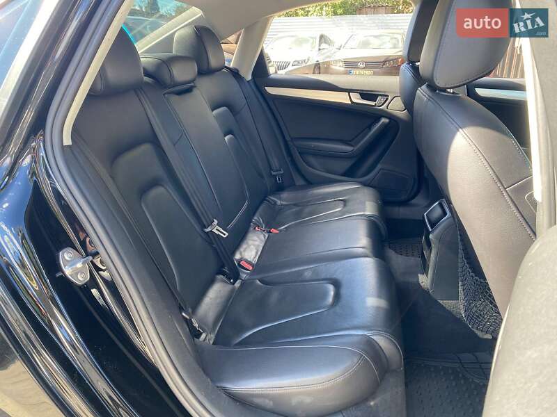 Седан Audi A4 2011 в Києві