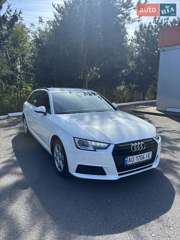 Универсал Audi A4 2018 в Мукачево