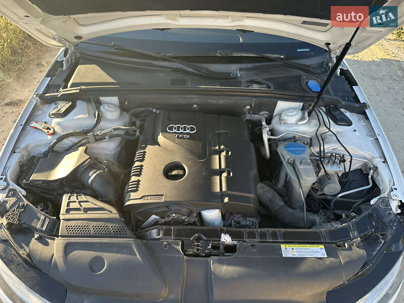 Седан Audi A4 2015 в Ровно