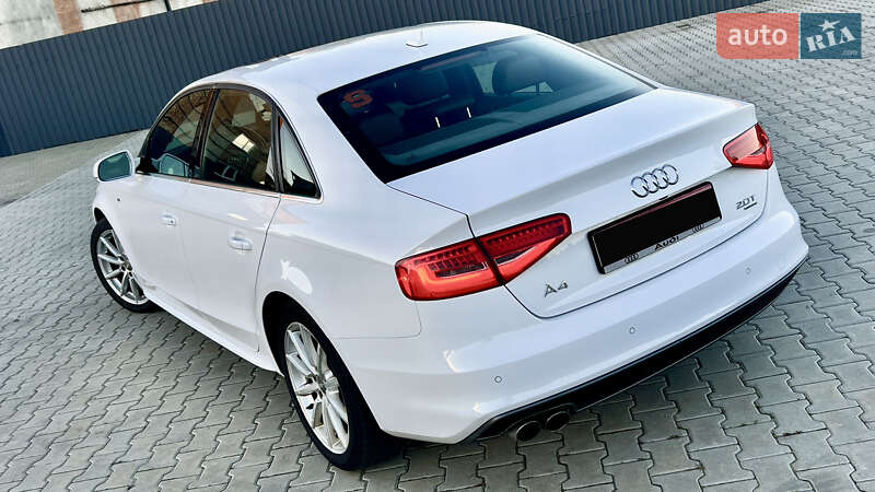 Седан Audi A4 2014 в Нововолынске