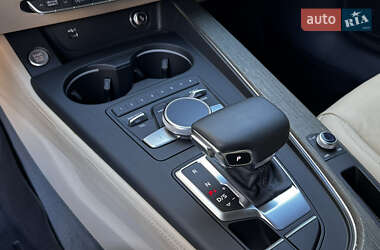 Седан Audi A4 2019 в 