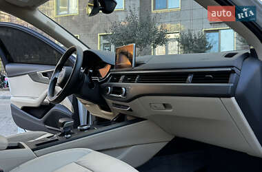 Седан Audi A4 2019 в 