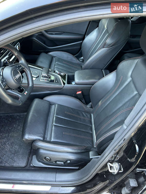 Седан Audi A4 2018 в Киеве