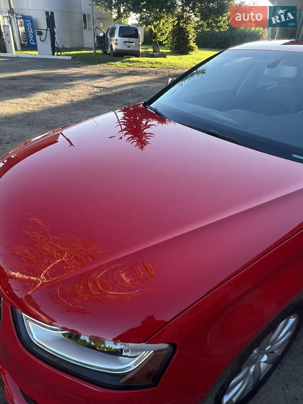Седан Audi A4 2015 в Дубно