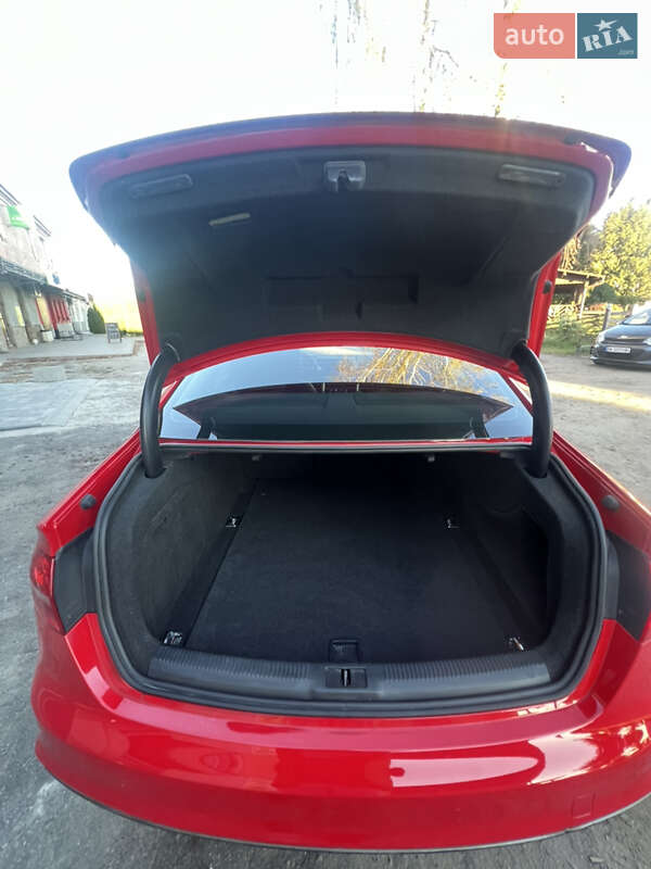 Седан Audi A4 2015 в Дубно
