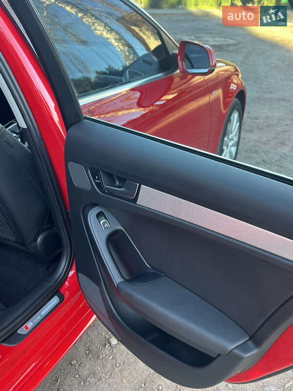 Седан Audi A4 2015 в Дубно