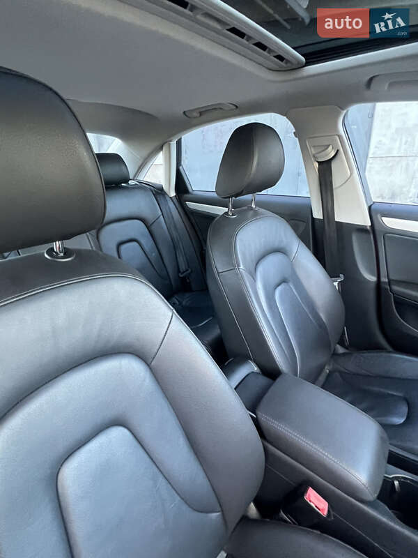 Седан Audi A4 2015 в Дубно