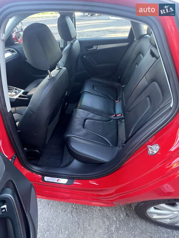 Седан Audi A4 2015 в Дубно