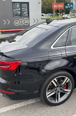 Седан Audi A4 2016 в 