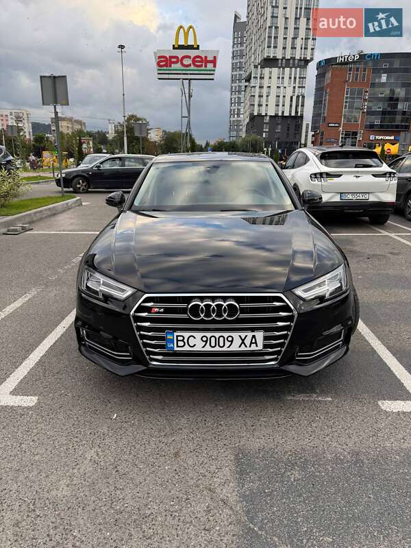 Седан Audi A4 2016 в 
