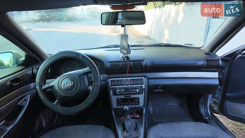 Седан Audi A4 1998 в Бару