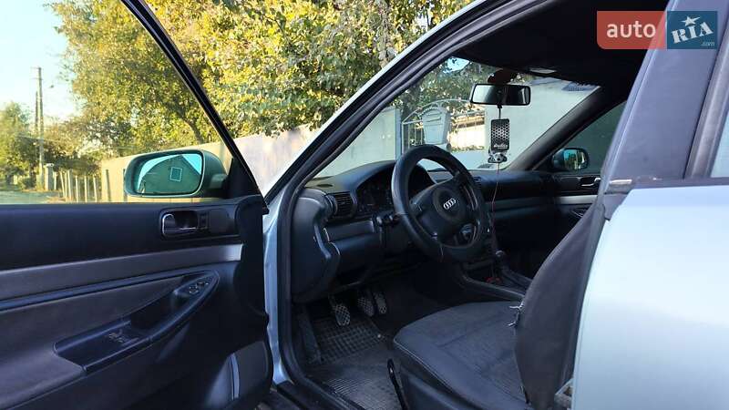 Седан Audi A4 1998 в Бару