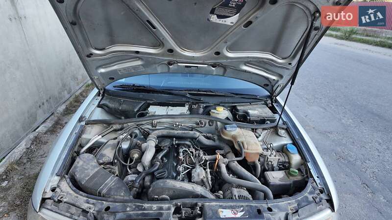 Седан Audi A4 1998 в Бару