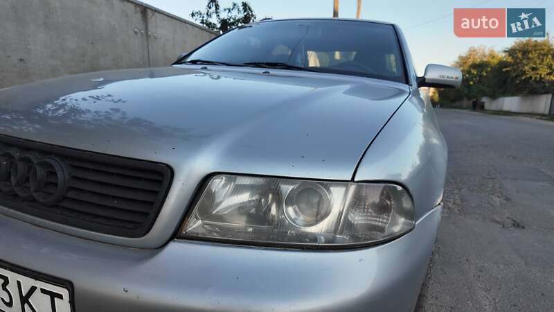 Седан Audi A4 1998 в Бару