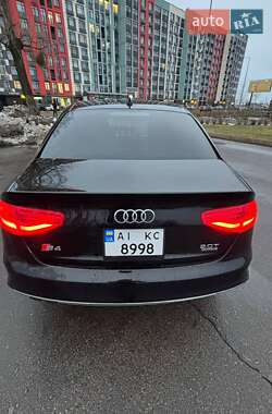 Седан Audi A4 2015 в 