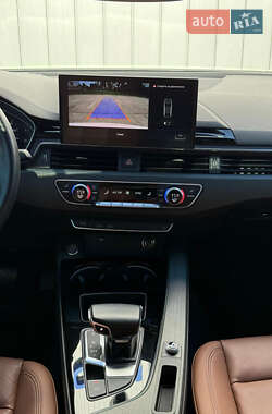 Седан Audi A4 2020 в 